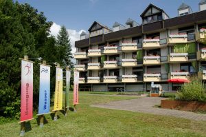 Das Emmaus, das Senioreheim ist eine vom Kneipp-Bund anerkannte Pflegeeinrichtung in Friesenheim-Oberweier. Pflege, Betreuung und Ernährung richten sich nach den 5 Wirkprinzipien von Sebastian Kneipp.